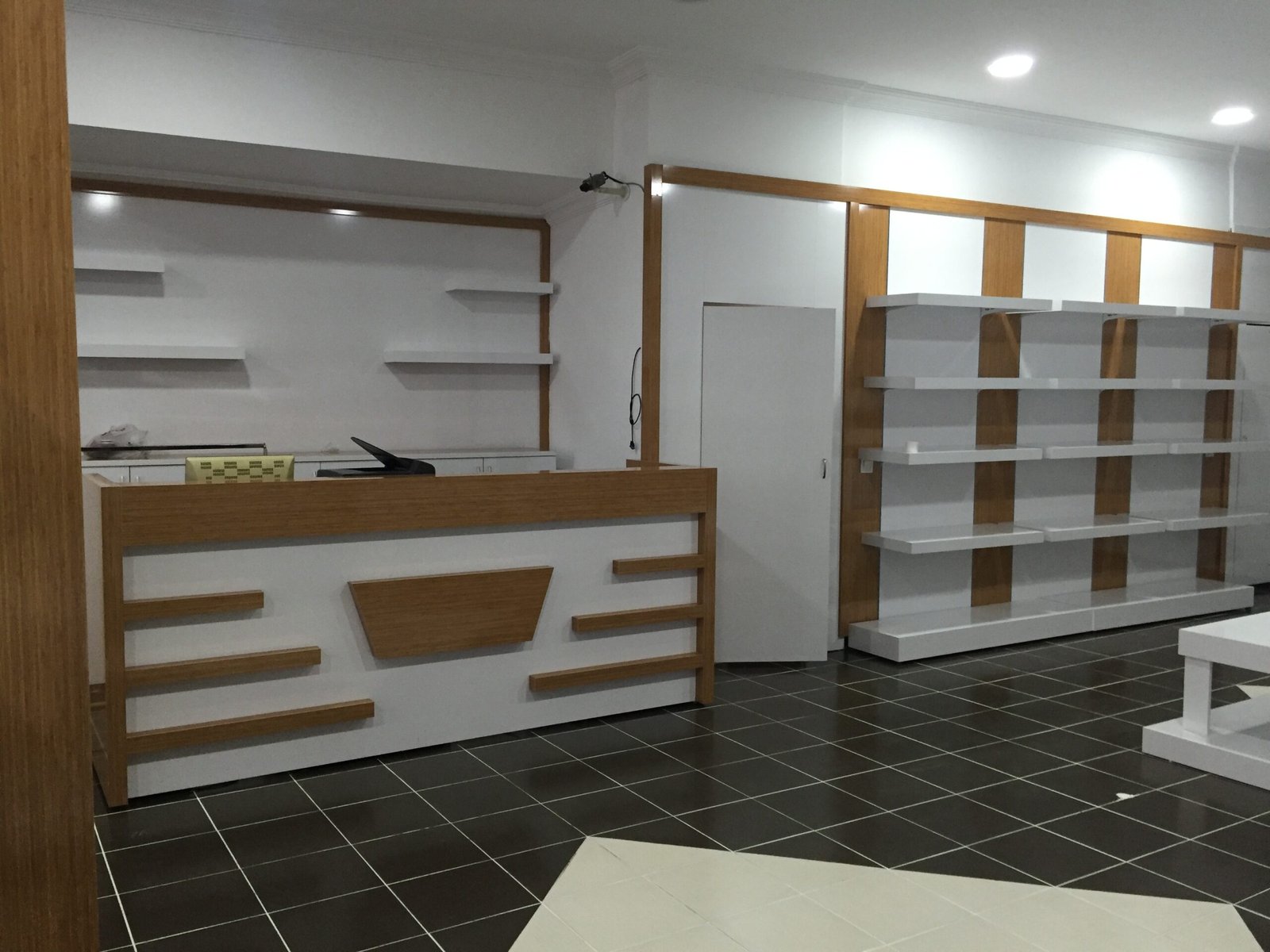 Ayakkabı Mağazası Bankosu FRS Raf FRS Mobilya Elazığ Raf Sistemleri
