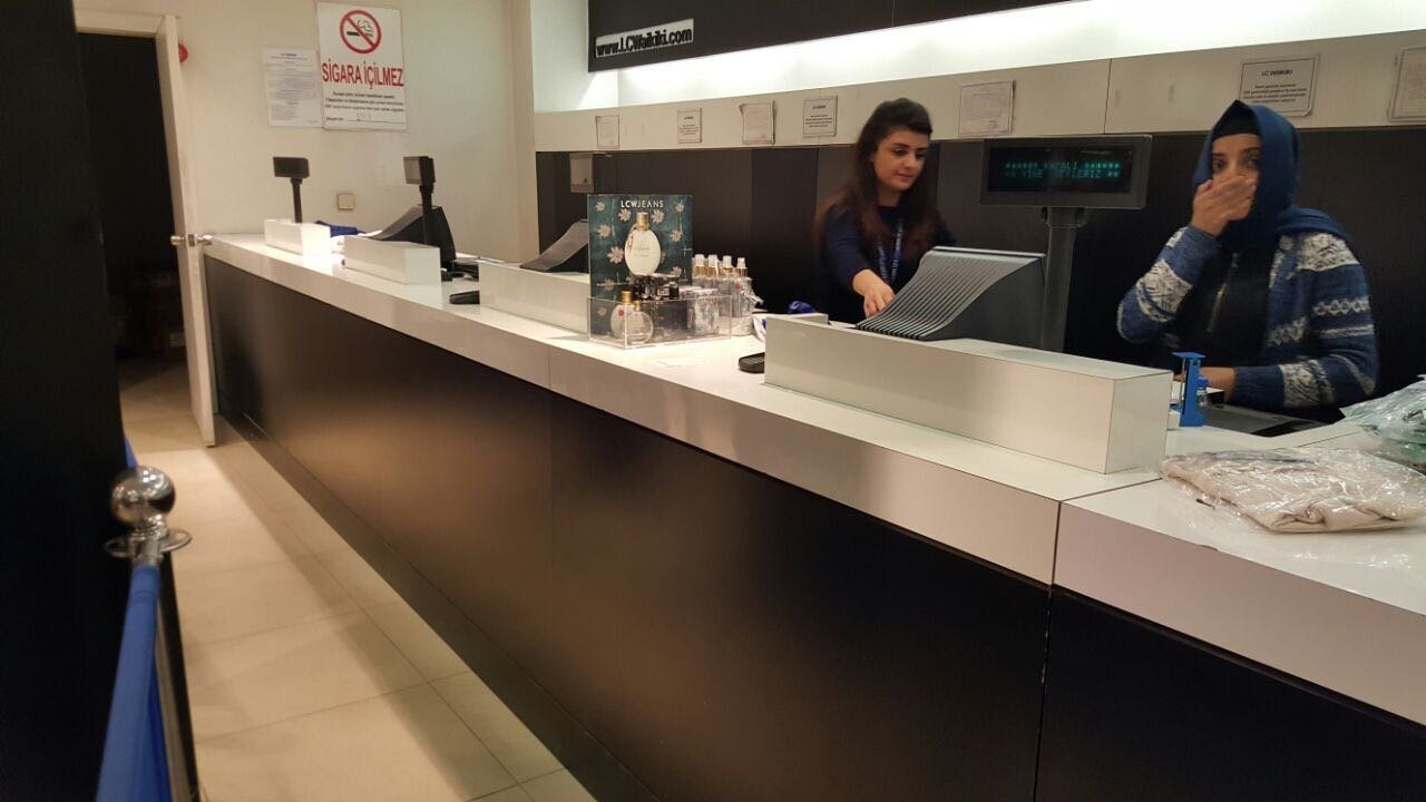 LC Waikiki Banko FRS FRS Mobilya Elazığ Raf Sistemleri
